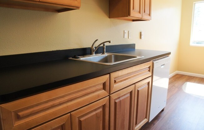 Garden Style 2Bdr in Bustling SE Ready Late June!