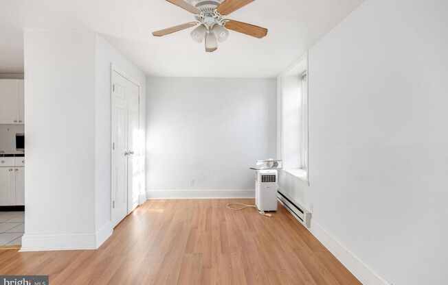 Studio, 1 bath, $950, Unit Unit 2