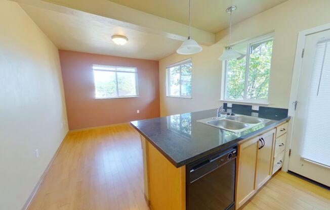 3 beds, 1.5 baths, 848 sqft, $2,400, Unit 307