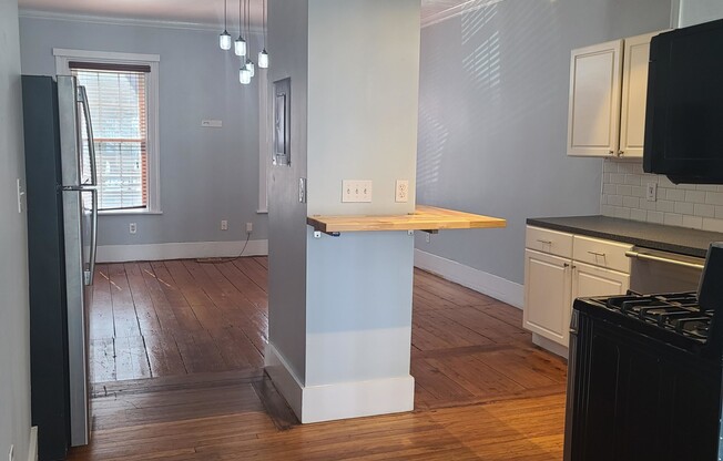 216 W 9 ST