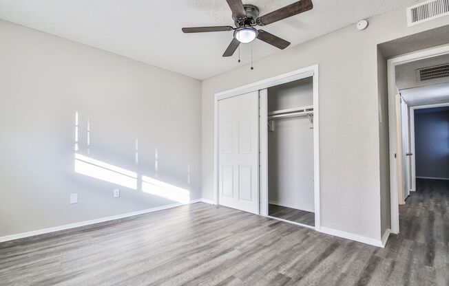 2 beds, 1 bath, 990 sqft, $995, Unit H3