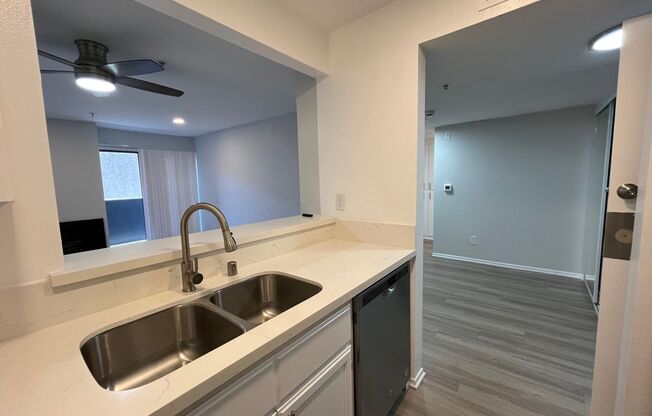1 bed, 1 bath, 700 sqft, $1,698, Unit 219