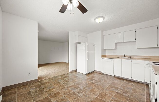 2 beds, 1 bath, 811 sqft, $1,395, Unit D23