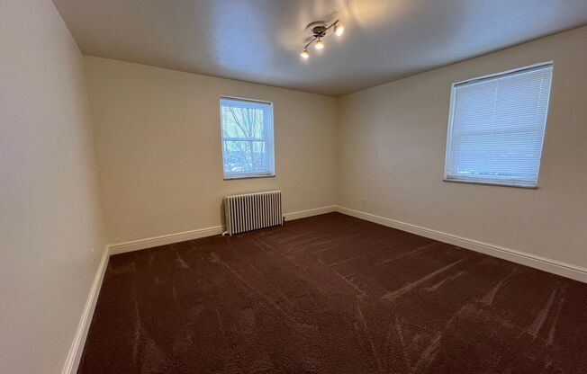 2 beds, 1 bath, 730 sqft, $995, Unit 640 Southcrest Drive #9