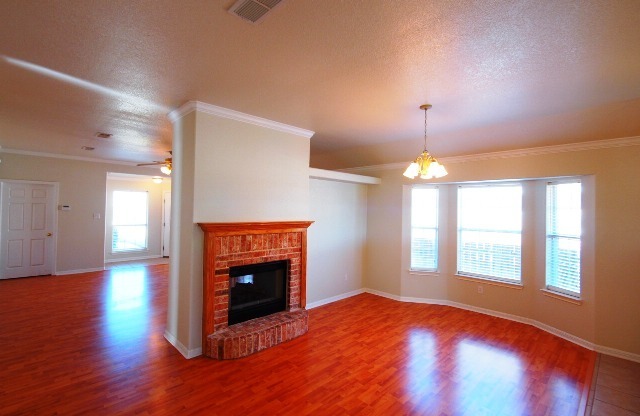 3 beds, 2 baths, $1,400