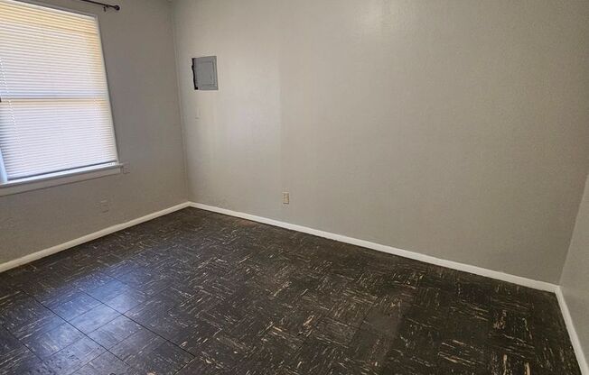 2 beds, 1 bath, $650