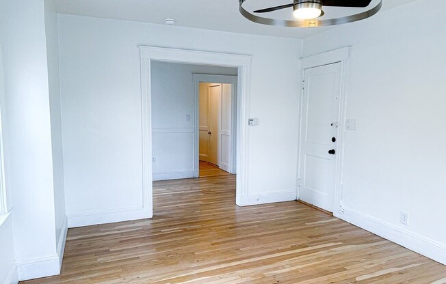 1 bed, 1 bath, $1,900, Unit 2L