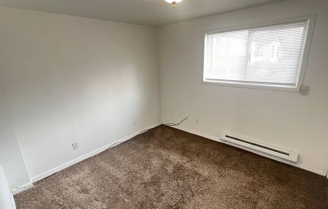 2 beds, 1 bath, 530 sqft, $1,100, Unit Back House