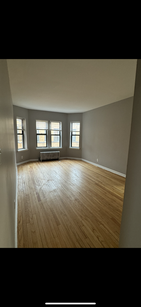 3 beds, 1 bath, $2,249, Unit 228-3E