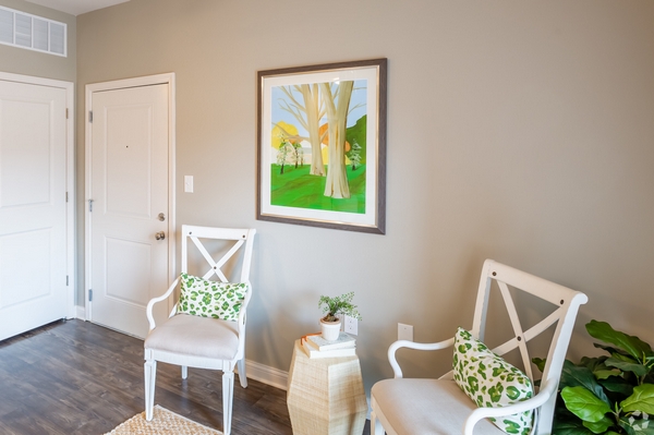 2BR, 2BA - 1,035 SF