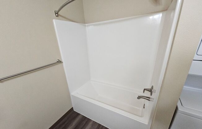 1 bed, 1 bath, 707 sqft, $1,550, Unit 404