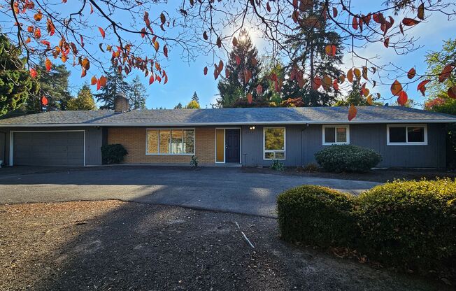SINGLE LEVEL IN RALEIGH HILLS - REMODELED 3 BEDROOMS, 2 BATHS