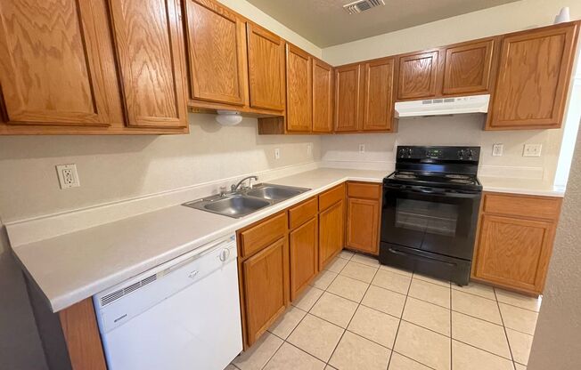 2 beds, 1.5 baths, 976 sqft, $775, Unit Unit C