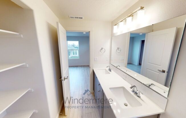 3 beds, 2.5 baths, 1,268 sqft, $1,995, Unit 384 Arissa