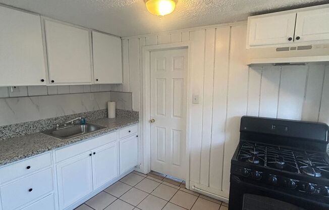 2 beds, 1 bath, 1,532 sqft, $1,350