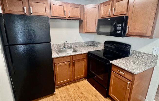 2 beds, 1 bath, 700 sqft, $1,175, Unit 32