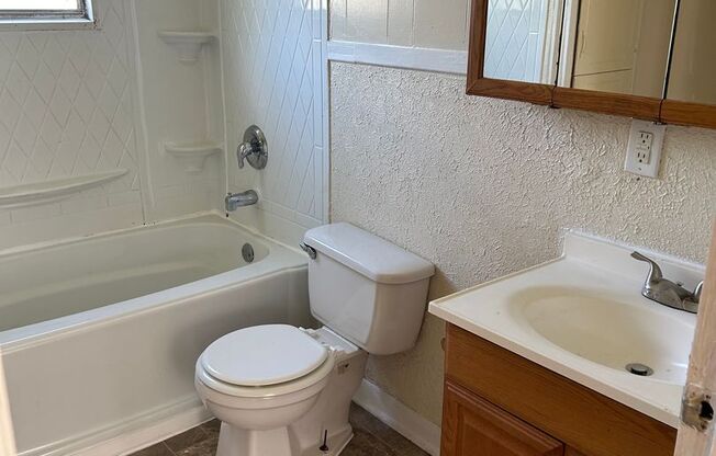 2 beds, 1 bath, $750