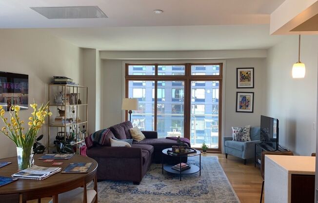 548 4 AVE