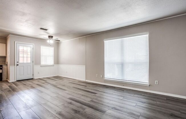 2432 2434 LAKEVIEW CIR