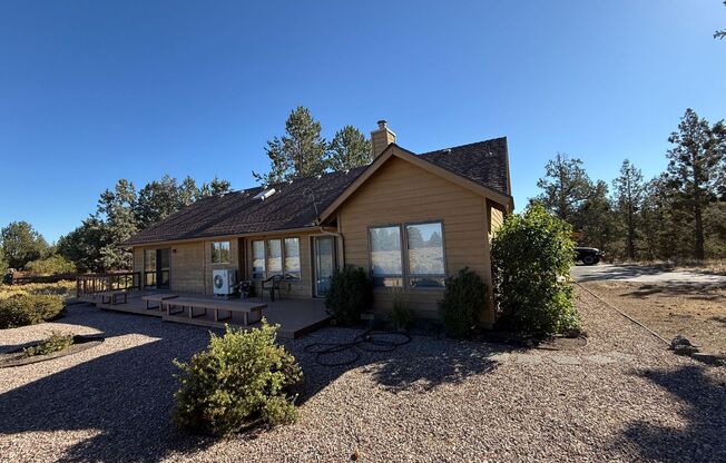 County Setting in NW Bend - 3 Bedroom / 2 Bathroom