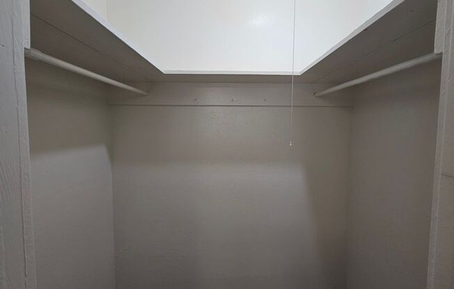2 beds, 1 bath, 850 sqft, $1,295, Unit 03