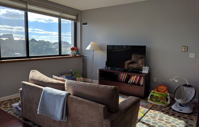 2 beds, 2 baths, $3,800, Unit 616