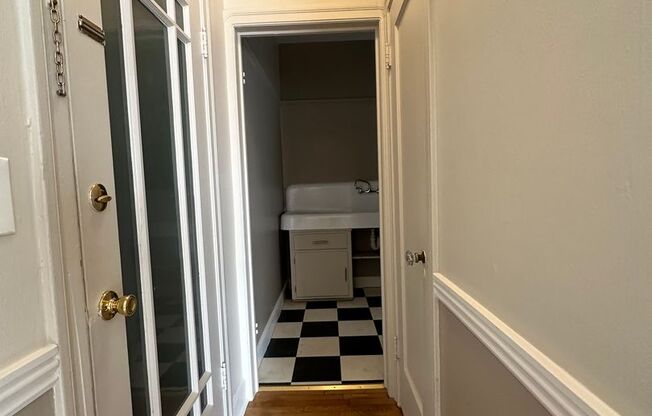 Studio, 1 bath, $1,400, Unit 09