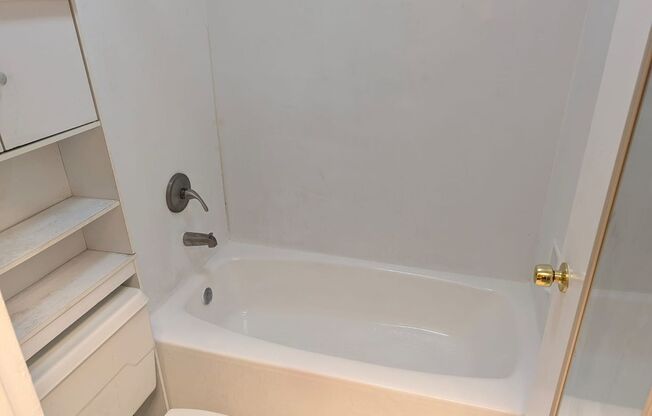 1 bed, 1 bath, $850, Unit # 2029