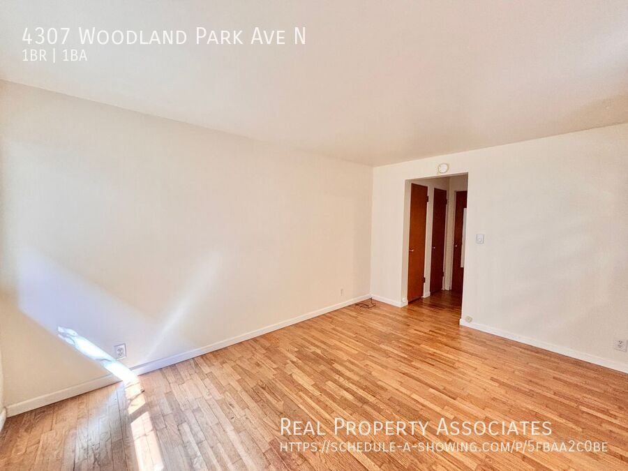 4307 WOODLAND PARK AVE N