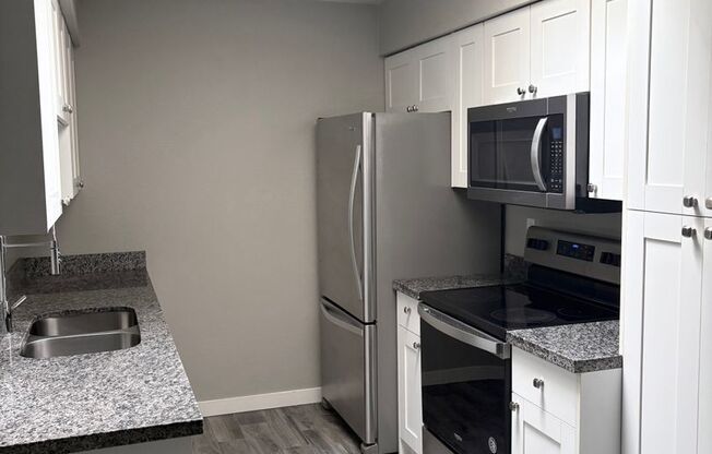 **BEAUTIFUL RENOVATED 2 BEDROOM/2 BATHROOM PATIO HOME IN CHANDLER (CHANDLER BLVD & COOPER)**