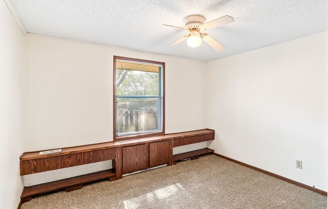 2 beds, 1 bath, 900 sqft, $1,019, Unit 143