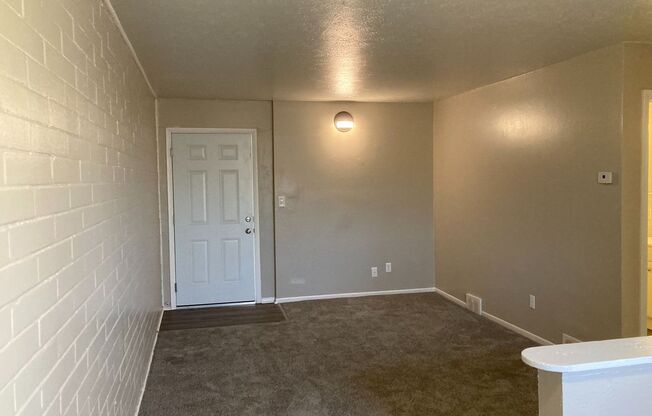 2 beds, 1 bath, 800 sqft, $1,195, Unit 415