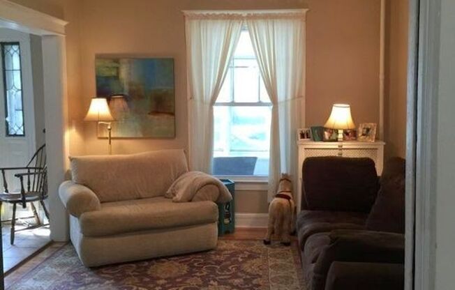 **Available June 1** 4/5 Bedrooms in this beautiful single family house in Pine Hills.