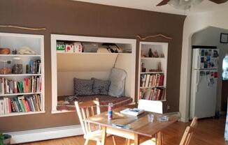 2 beds, 1 bath, 1,000 sqft, $1,300