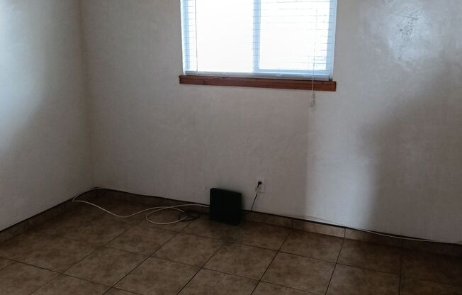 3 beds, 1 bath, $2,300