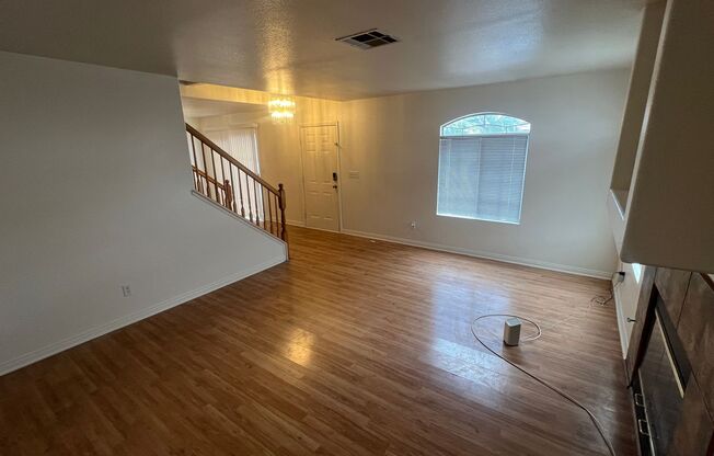 3 bedrom 2.5 bath Gated Community Townhome with community Pool, Spa & Private Garage