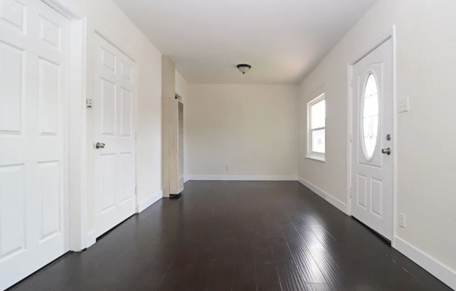 COMING SOON - 1-Bedroom Apartment with In-Unit Laundry in Glassell Park – Prime Eastside Living!