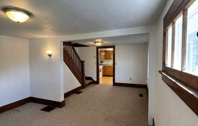 3 beds, 1 bath, 1,016 sqft, $1,495