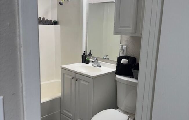 1 bed, 1 bath, 425 sqft, $949, Unit 106