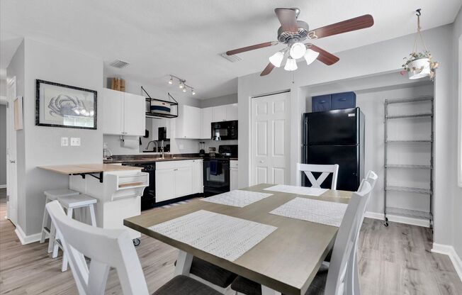 2 beds, 1 bath, $2,100