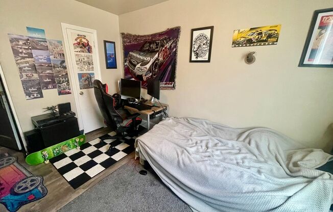 1709 E Park Pl