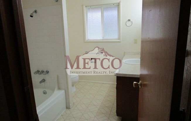 2 beds, 1 bath, 924 sqft, $1,495, Unit 862