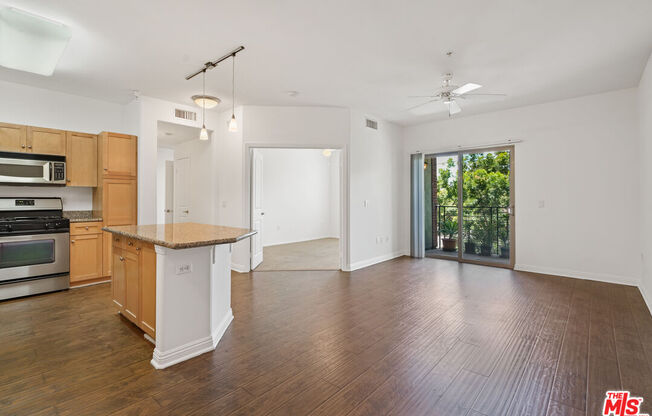 1 bed, 1 bath, 910 sqft, $2,900, Unit 355