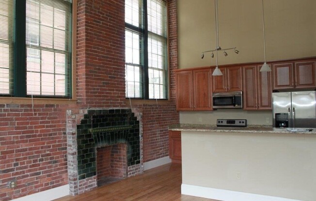 2 beds, 1 bath, 823 sqft, $2,150, Unit A-411