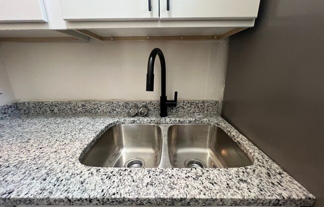 1 bed, 1 bath, 440 sqft, $960, Unit 100