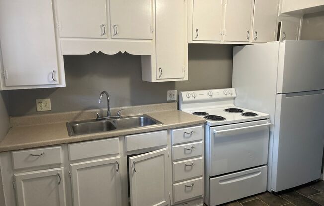 2 beds, 1 bath, 750 sqft, $1,020, Unit B07 1060 01