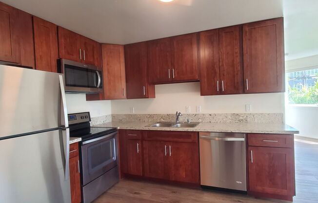 Clean 2 bed, 2 bath with 2 parking unit in Kailua