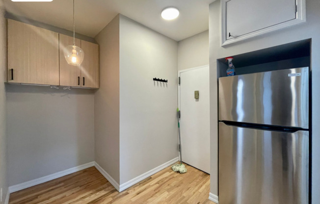 1 bed, 1 bath, $3,300, Unit 3R