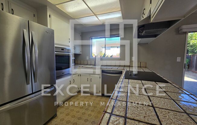 2 Story 4/2 + Office, Hwf, Pets Negotiable, Walk to Park - AVAILABLE AUGUST 15TH