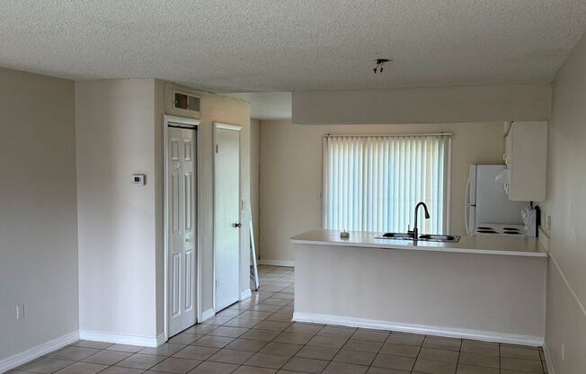 Spacious 2 Bedroom, 1 Bathroom Condo